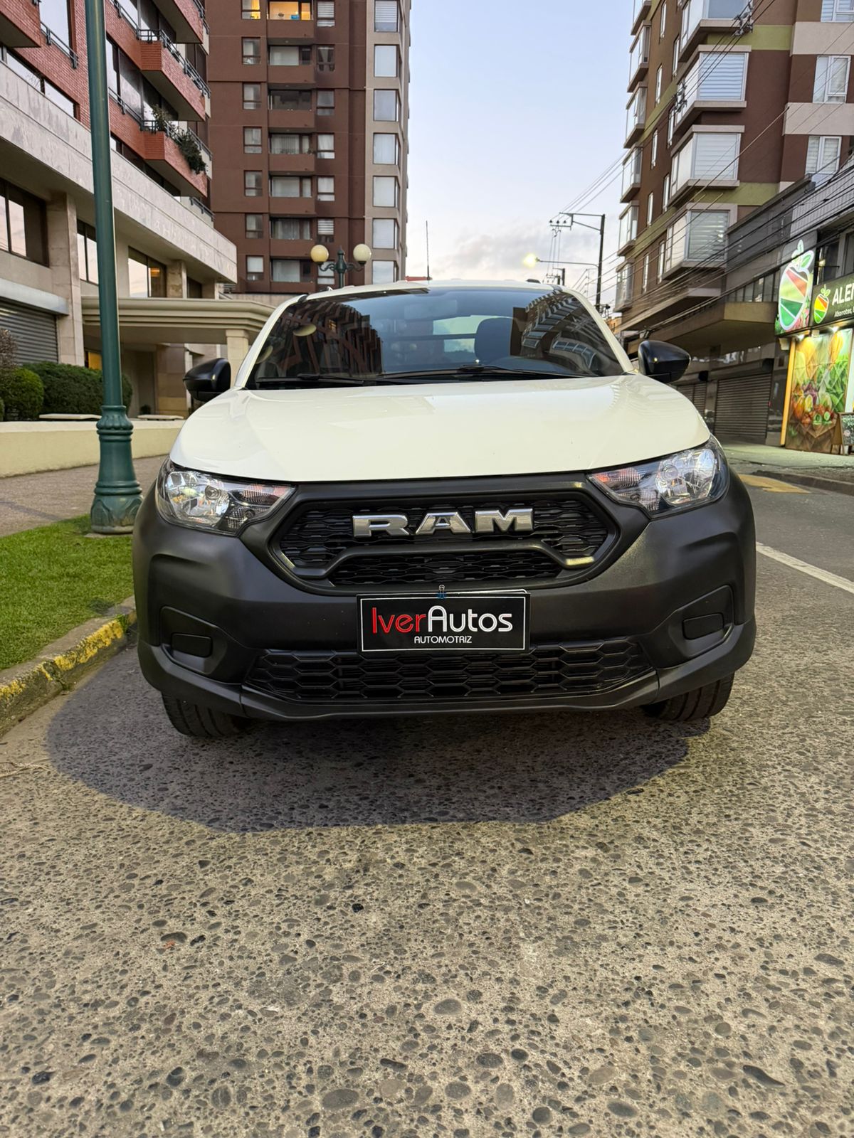 RAM 700 SLT CS 2025 - Imagen 8